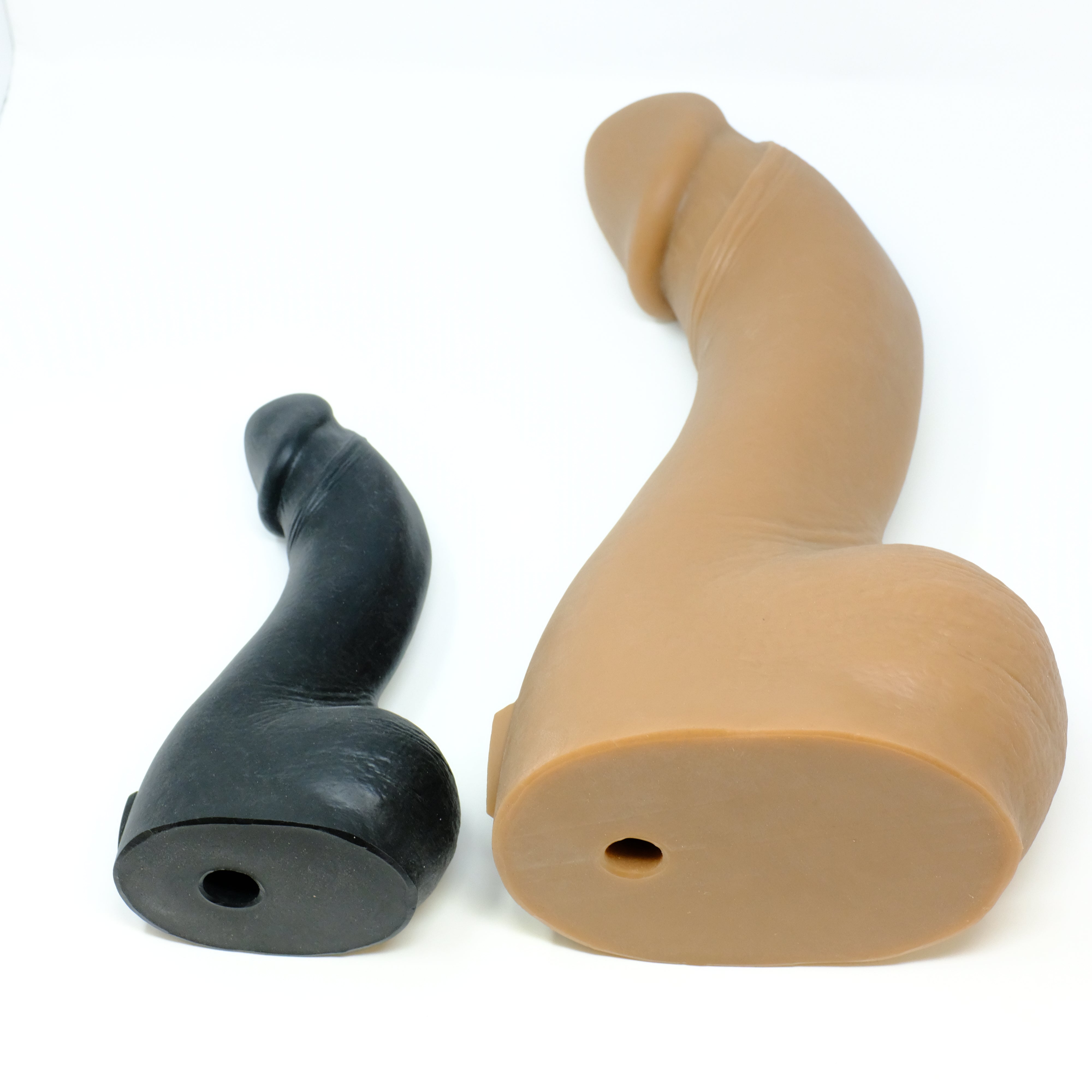 Size difference between Small (black) and Extra Large (honey bronze). Angus is vac-u-lock compatible.